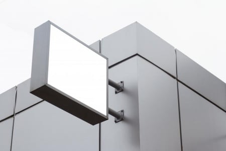 Guide pratique pour choisir la signalisation verticale adaptée à vos besoins